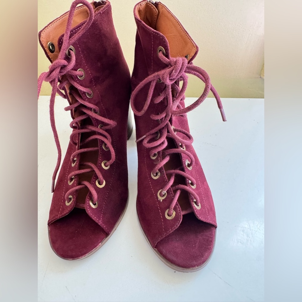 Charlotte Russe Sz 6 Cranberry Suede Boities VGUC 😊😊
